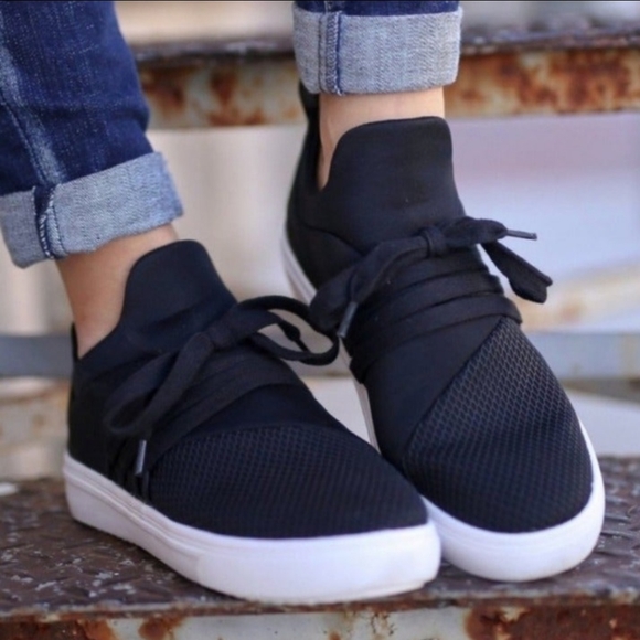 Steve Madden Shoes - Steve Madden Lancer sneaker